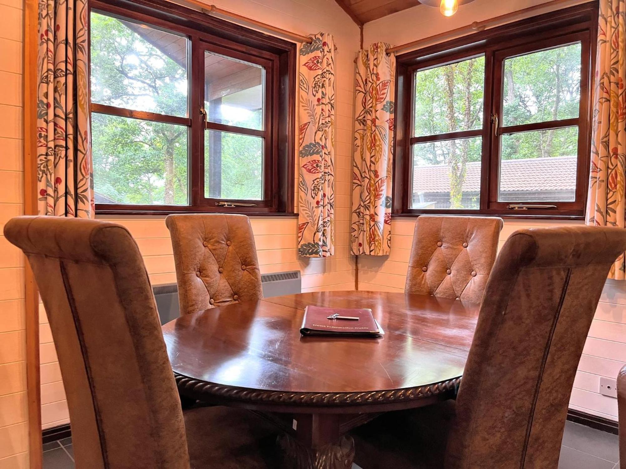 Goldcrest 3-Hot Tub-Woodland Lodges-Carmarthenshire-Tenby 외부 사진